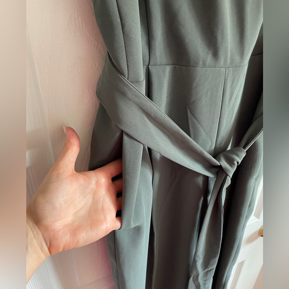 Cropped leg pleated romper with belt - Picture 4 of 13